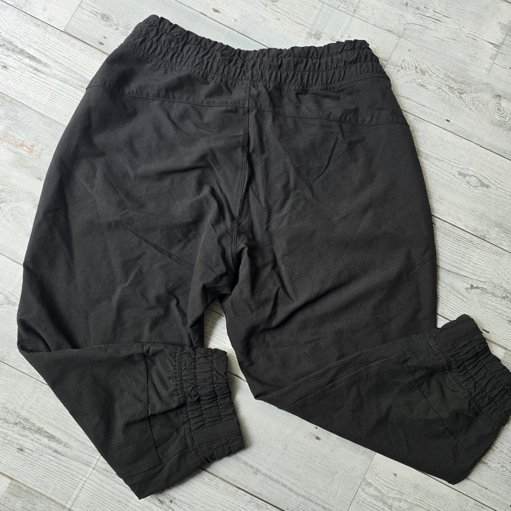 MEC Capri Black Cropped Pants Womens Size 4 - Picture 9 of 13